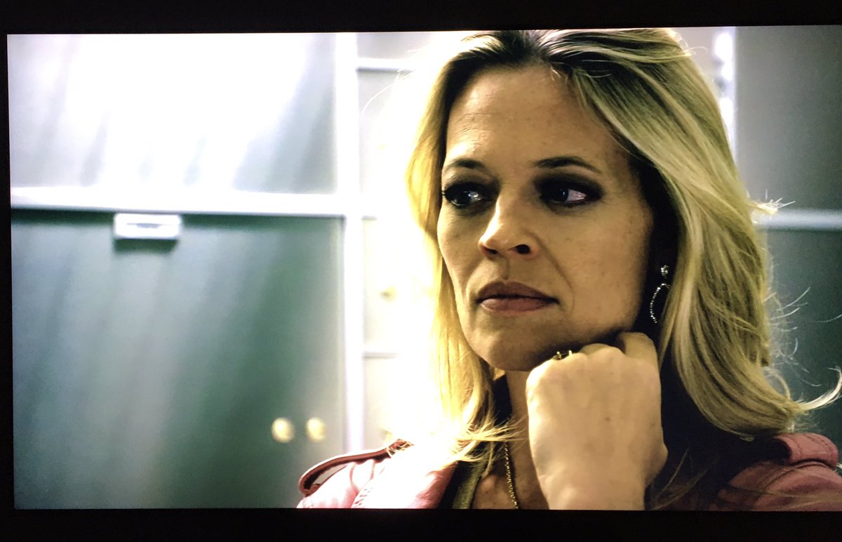 ScottCAvery's tweet photo. @BoschTVFanGroup who doesn't love ❤️ a good #badgirl? In this case a very bad girl 😈 #jeriryan @JeriLRyan  superb performance as the unscrupulous Veronica @BoschAmazon #boschamazon 📺 https://t.co/qnFO46Vu7g