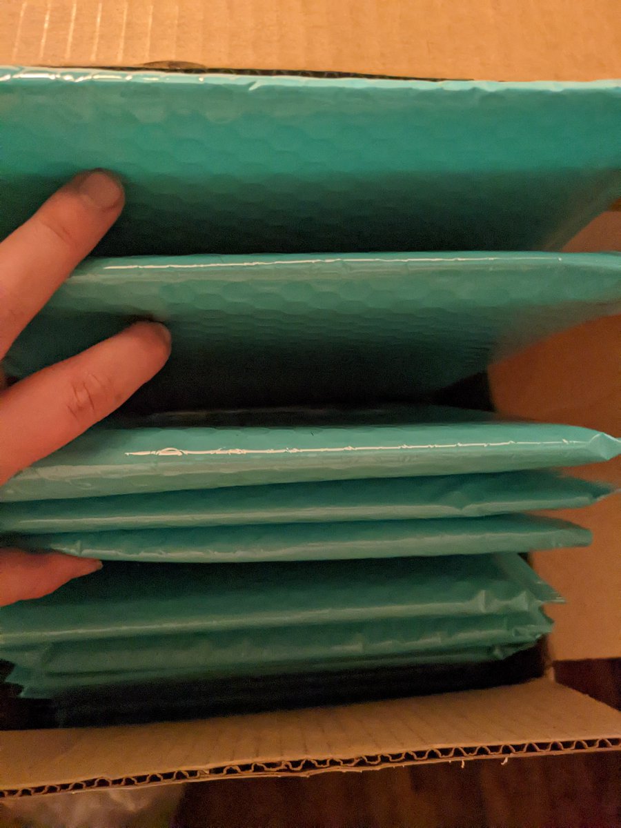 Hackwolfin's tweet photo. @auroradesu About 50 packages are heading put in the morning. I'm updating the Twitter once those have been dropped off. https://t.co/MDvdrtE8ky