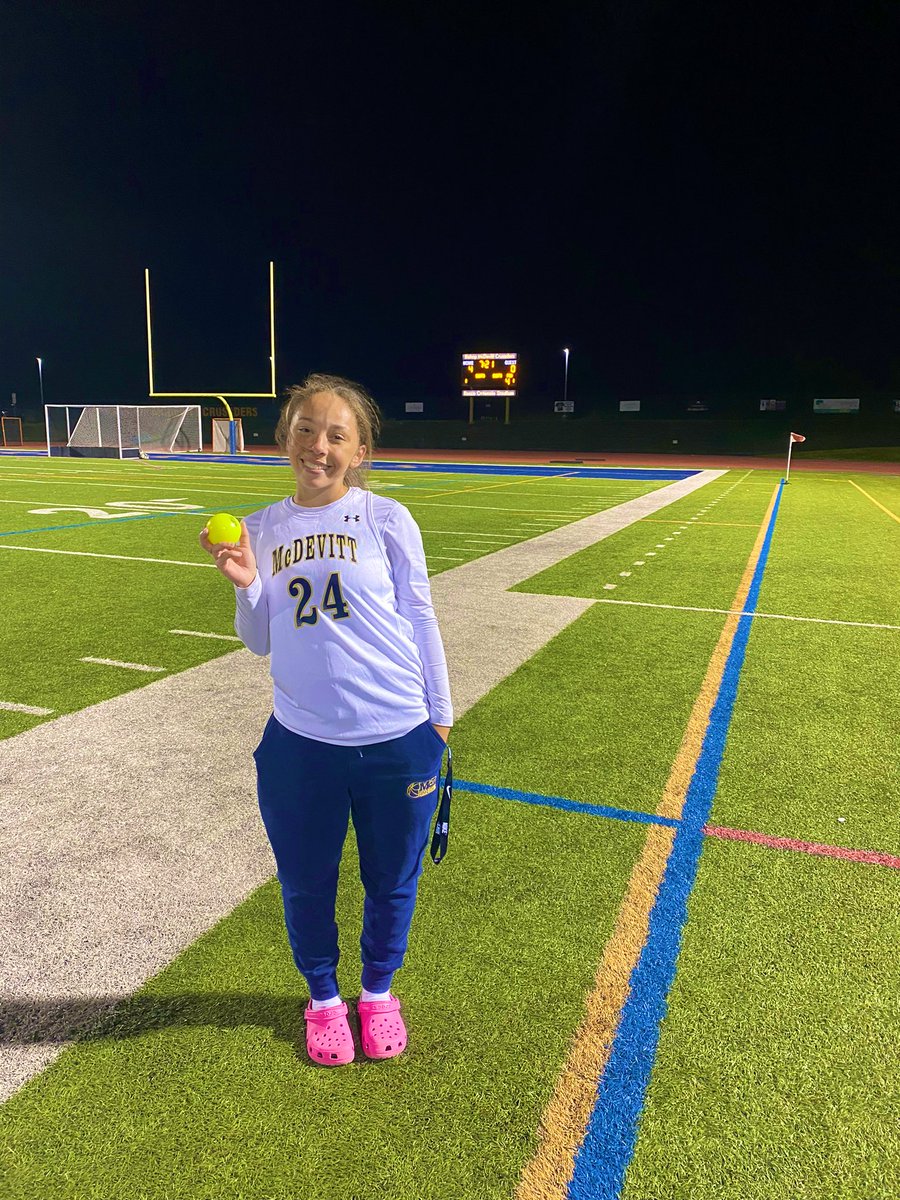 Wonderful game tonight against CD East celebrating our 10 favorite seniors🤍🤍 4-0 win with goals by seniors Delani Kulina, Ava Daly, Morgan Pacheco, and (typical starting goalkeeper) Kalea Ferguson!! Assists by senior Kiley Stoltzfus and junior Maddi Donmoyer.