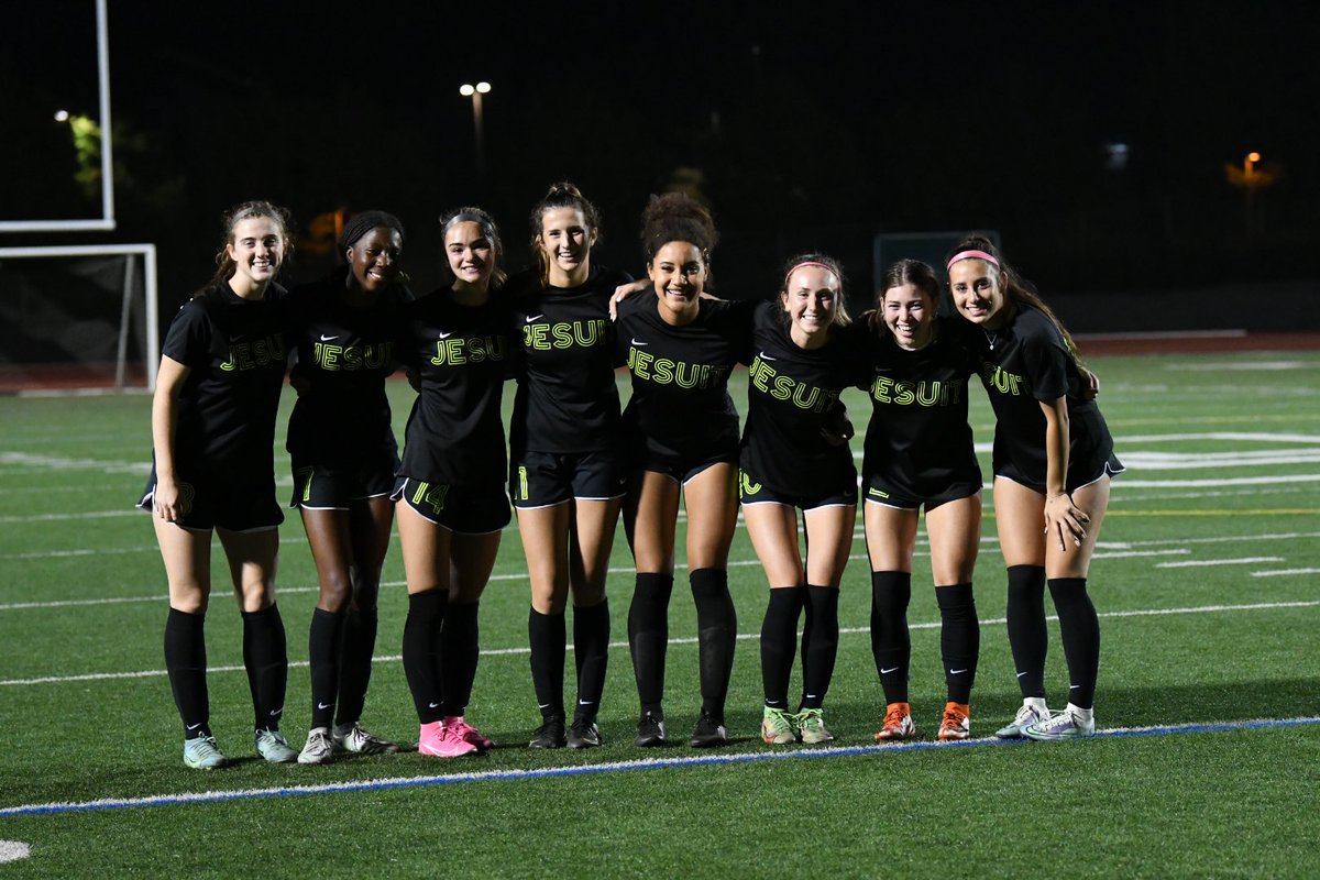 CandidEyePhoto's tweet photo. Senior Night at #CroninField | #JesuitCrusaders vs #BeavertonBeavers @BeavertonHigh @JesuitHighPDX @TheSaderNation @SBLiveOR #GoSaders #SaderNation #opreps (📷©️https://t.co/4EfRFF3LFU) https://t.co/D70LaxuqR5