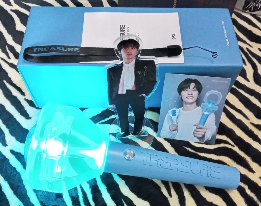 giftnationph's tweet photo. TREASURE UNSEALED LS
🤗Inclu: what u see is what u get 
👉 Ls, strap, box, guide manual, yedam pob, yedam acrylic stand, with battery and Unofficial pc from Giftniaticsph.
👉👉(1,500 php)
 if with yedam acrylic stand and yedam pob
👉(1,200 php) if not
Not yet used in concert https://t.co/ASKVJiaXwJ