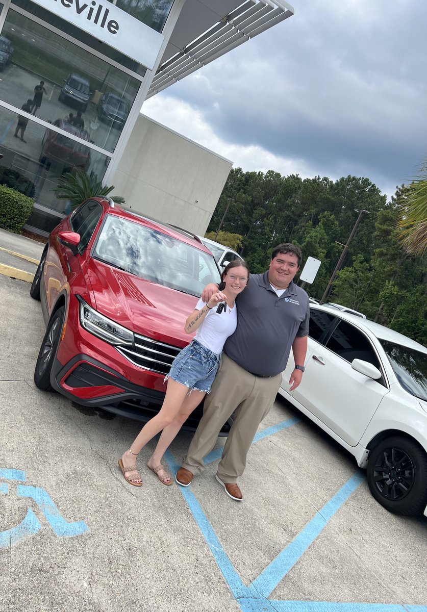 alliedupuy's tweet photo. life update from the last 9 months : me and E got OUR first house, we both bought brand new 2022 vehicles, we both got jobs we worked so hard for and we will have a 2 year old in just 2 months :))) blessed with the best life 🤎 https://t.co/mXzt9KJ0aC