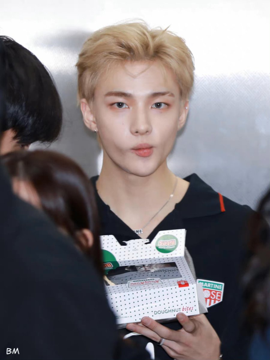 kpophappenings_'s tweet photo. he’s so https://t.co/jnynF1Yrgd