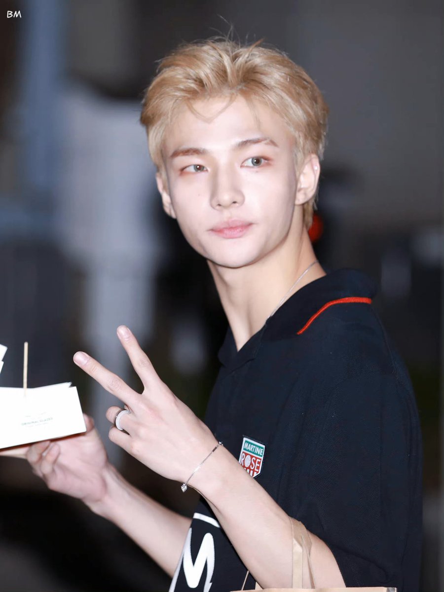 kpophappenings_'s tweet photo. he’s so https://t.co/jnynF1Yrgd