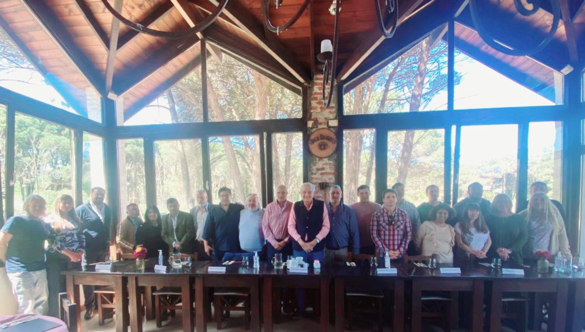 UnirPinamar's tweet photo. Presentación de UNIR Pinamar con la presencia del @albertoasseff el presidente de @unirbuenosaires @EmilioSucarGrau el presidente local Francisco Kovacs 

@martinyeza
@aleapo01
@maximacaluse
@propinamar2021
@juntoscambioar
@JuanIbarguren
@matiasyeannes

#JuntosSumandoFuerzas https://t.co/OKgbLM2BhT