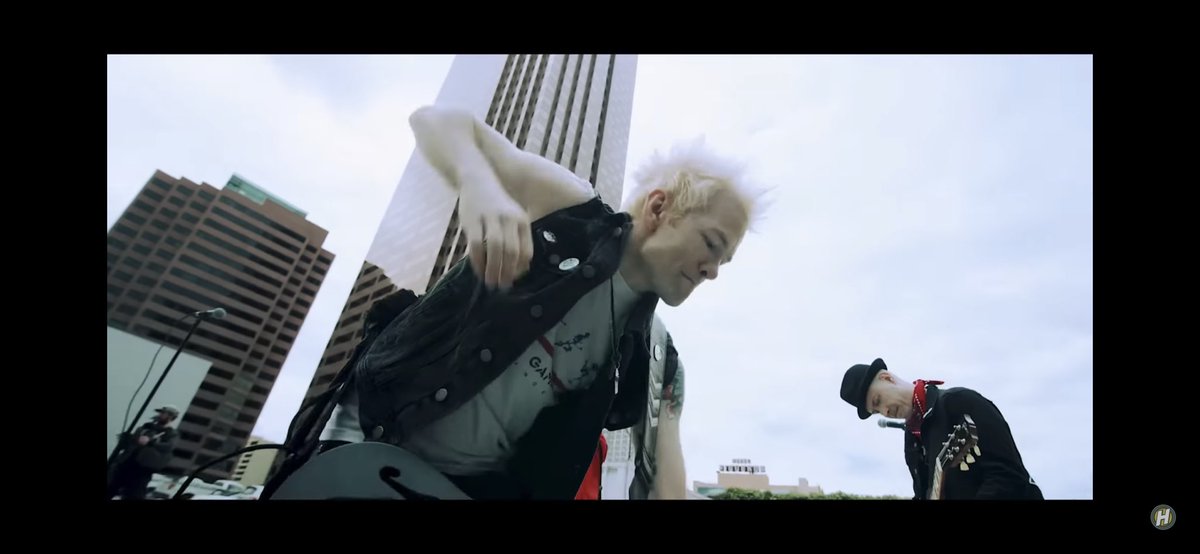 kaOrixmeyOu's tweet photo. Sum 41 - Fake My Own Death (Official Music Video) https://t.co/vRc1dIXGMQ @YouTube @Sum41 @Cone41 @TomThacker41 @fzummo @davebrownsound 
#DeryckWhibley #FakeMyOwnDeath #SUM41 https://t.co/gMqe8isO3j