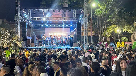 lasextrellas's tweet photo. Tercer concierto del fin de semana en MANTA-CUNDINAMARCA #lasextrellas https://t.co/2Rc5KY9OjO