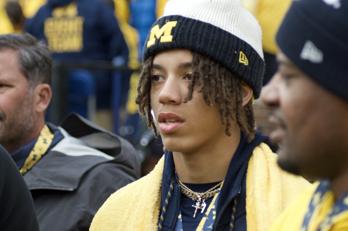 A phone call with brother Ronnie, talks with Ben Herbert and Jim Harbaugh, and last weekend’s OV sealed the deal for newly named 2023 Michigan ATH commit Kendrick Bell. “I know they’ll have great things for me and I know that they’ll take care of me” michigan.rivals.com/news/newly-202…