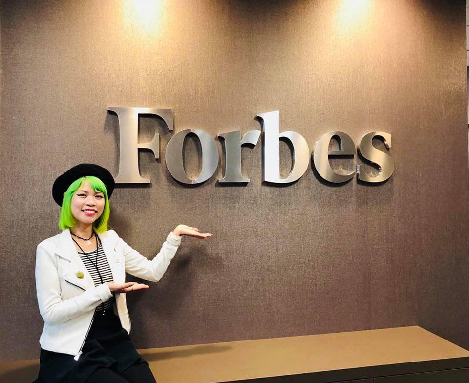 GoldieChan's tweet image. Wow, I&apos;ve been writing for #Forbes for 4 years today!

100s of articles, interviews &amp;amp; features and two special video series all for @Forbes where I focus on Personal Branding and Storytelling In the Digital Age. Here&apos;s a pic from Forbes HQ ✌️