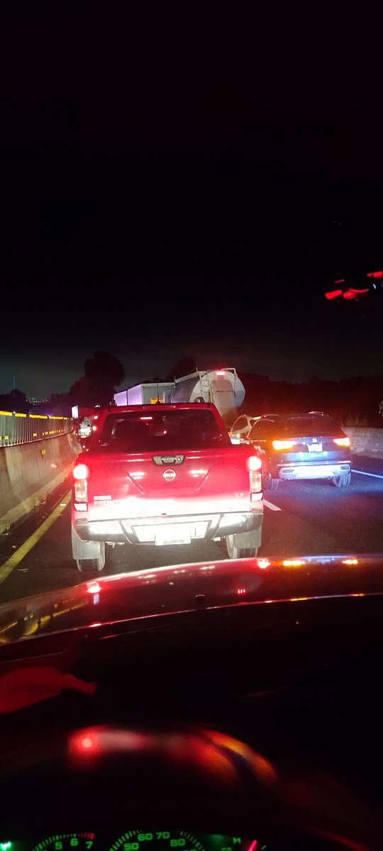 73Piposagi's tweet photo. Accidente en la autopista #MéxicoCuernavaca dirección CDMX pasando Parres estamos parados manejen con precaución https://t.co/mG3Qy7Wqxw