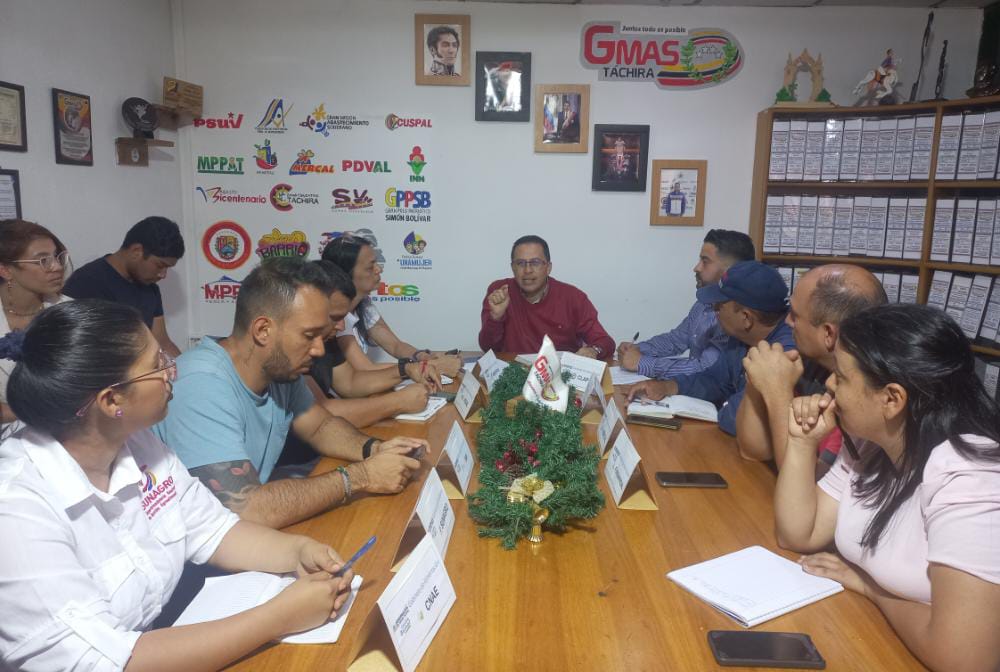 #17Oct Reunión Ordinaria del Estado Mayor de Alimentación y los Tutores @tachira_gmas de los 29 Mnpios. del #Tachira para revisar aspectos administrativos de la gestión alimentaria, avanzando en la atención de los tachirenses de acuerdo a las instrucciones del Gob. <a href="/FreddyBernal/">Freddy Bernal</a>