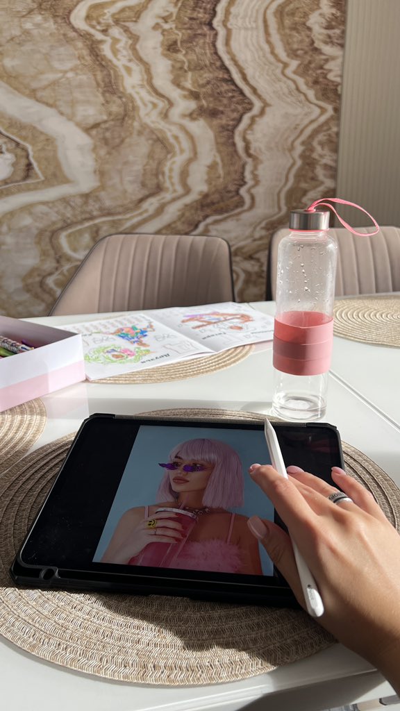 GM ☀️
My daughter has been sick all week, so I've been missing. Back to you, family ❤️