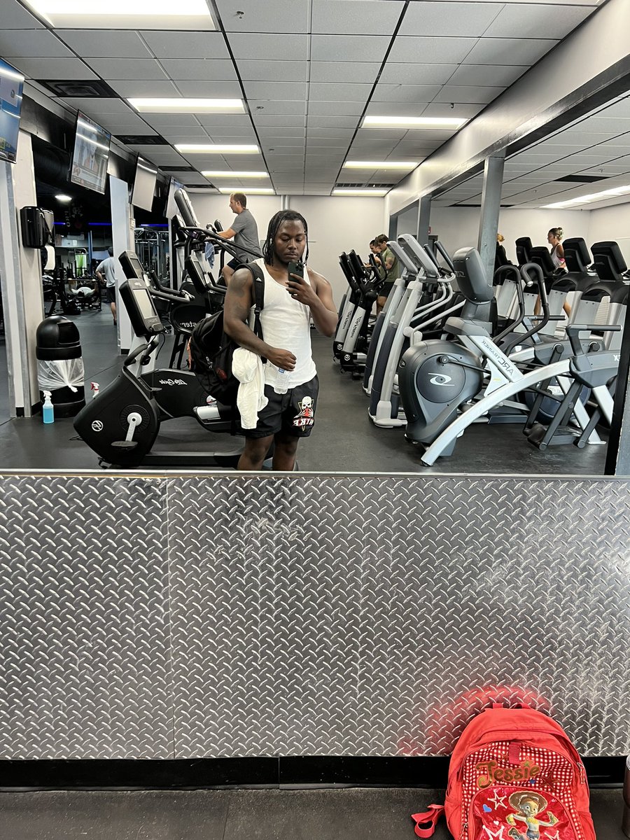 y2Keem's tweet photo. https://t.co/yn2FqJLwCs