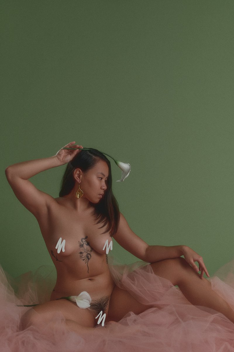 sakurazhangxo's tweet photo. White lily 
📸 @pbnjasonsammich 

Available on https://t.co/wzpYWbZuJj https://t.co/0XFJgeJNkj