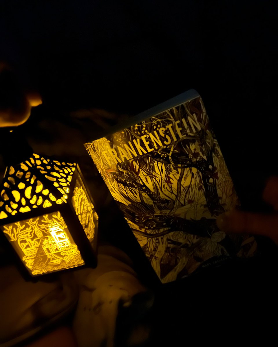 GidsterReviews's tweet photo. October Read #maryshelley #frankenstein https://t.co/fufusFq6bt