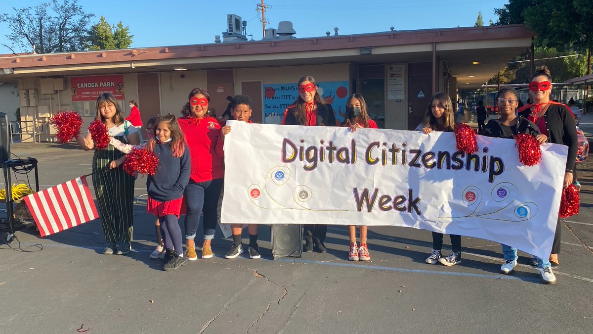 Marfran45's tweet photo. Our 5th grade student council members helped Kick off #DigCitWeek @canoga_e! Our students took the DigCit Pledge to be balanced, alert, informed, and inclusive when engaging online. https://t.co/oOVyV1mnk7
