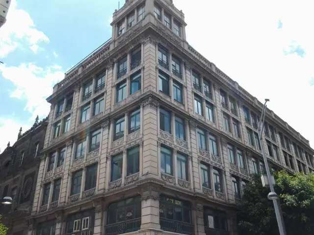MishArqT's tweet photo. #Las4 de Silvio Contri, #arquitecto italiano nacionalizado, que destacó a inicios del S.XX.
1. Pal. de Telecomunicaciones, hoy MUNAL.
2. Sede del Excelsior.
3. Tienda High Life, Madero y Gante.
4. Ed. París, 5 de Mayo y Motolinia.
Todos bajo el mismo estilo: ecléctico. https://t.co/S36JgTfQET