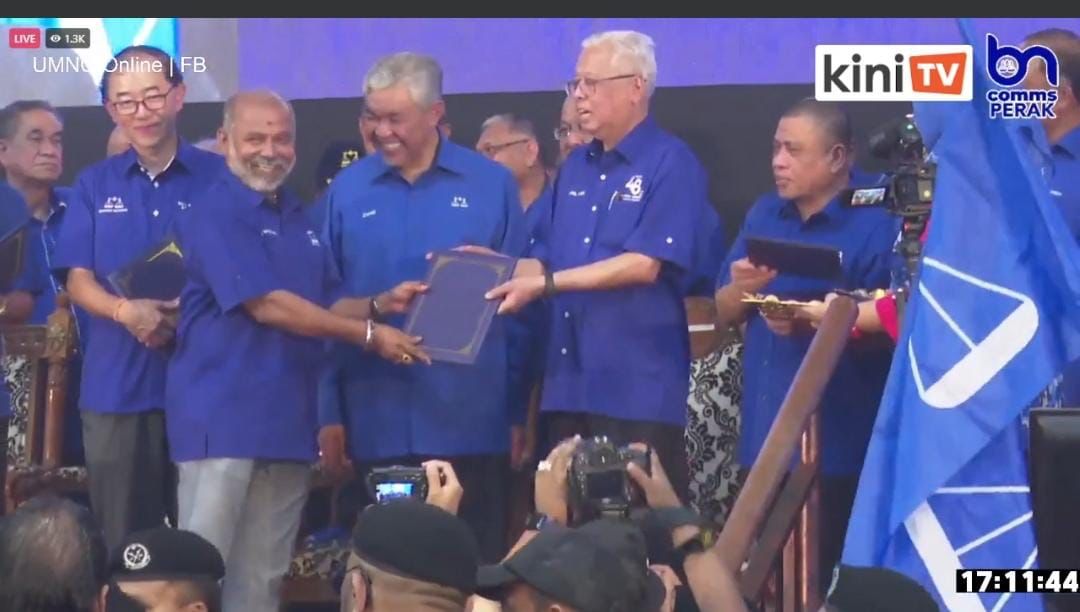MakkalSaktiOrg's tweet photo. Petang semalam, Presiden MMSP, DS  @thanenthiran3 telah hadir ke Program Solidariti Kestabilan &amp; Kemakmuran di Kompleks UMNO B.Datuk

Program ini yang diketuai oleh Pengerusi BN dan Presiden @umnoonline,DS @DrZahidHamidi selaku K.Bhg UMNO B.Datuk.

#BNPilihanRakyat

@tokmatn9 https://t.co/dMH07Gw5Fh