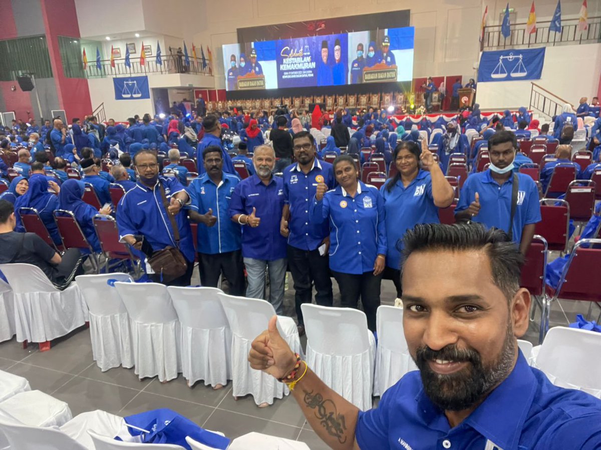 MakkalSaktiOrg's tweet photo. Petang semalam, Presiden MMSP, DS  @thanenthiran3 telah hadir ke Program Solidariti Kestabilan &amp; Kemakmuran di Kompleks UMNO B.Datuk

Program ini yang diketuai oleh Pengerusi BN dan Presiden @umnoonline,DS @DrZahidHamidi selaku K.Bhg UMNO B.Datuk.

#BNPilihanRakyat

@tokmatn9 https://t.co/dMH07Gw5Fh