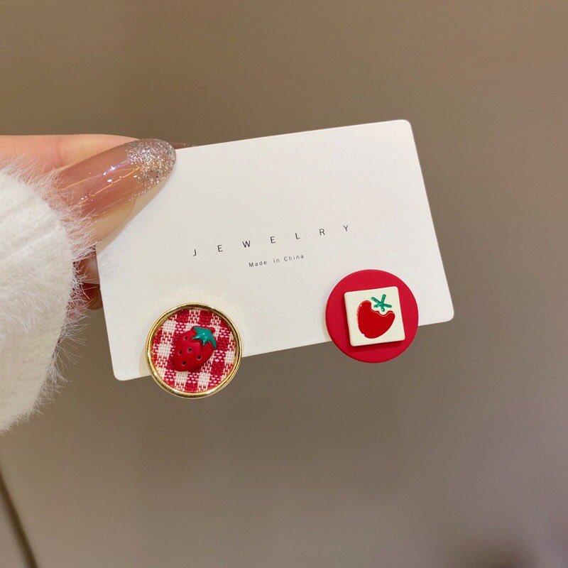 Alice_Abear's tweet photo. : cherry &amp; strawberry earrings🍒🍓
❥ cherry/strawberry
❥ มีทั้งแบบเจาะ แบบหนีบเลยน้า
♡ แบบเจาะ 49.-
♡ แบบหนีบ 59.-
♡ ซื้อ3ชิ้นขึ้นไปส่งฟรี(คละได้ทั้งร้าน)
#aliceabear_earrings
#aliceabear_earhook
#aliceabear_earclip

#ต่างหูหนีบ #ต่างหูเชอร์รี่ #สตอเบอร์รี่ #ลายสก็อตแดง https://t.co/oIc6EkP6gA