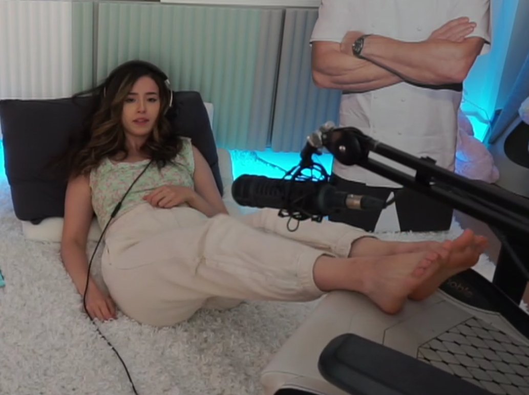 PokiFan110920's tweet photo. #Pokimane #Poki #PokimaneQueen #ImaneAnys #Feet #PokiQueen #PokiAss #Thicc #Queen #Sexy #PokimaneThicc #Ass #Boobs https://t.co/EAQ5w5fnUV