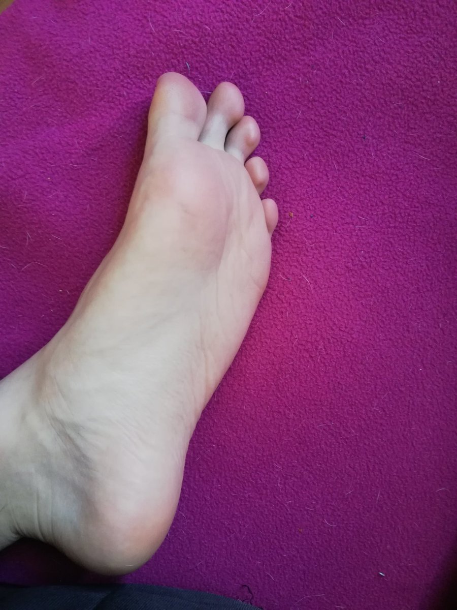 ppss010's tweet photo. I hadn't posted in a long time, so here you go 💚👣
#feetfethish #feet #soles #toes #pies #pieshermosos https://t.co/msZS51HRgd