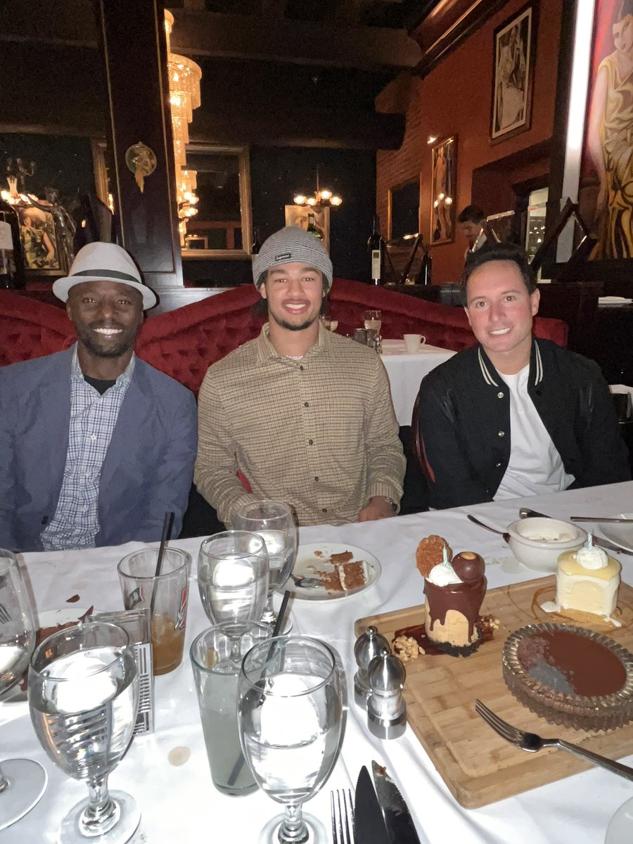 TheFoundation1_'s tweet photo. Great night out with our friends @CJ7STROUD and @jaxon_smith1, board members @ToneTime10 and @DaSchott at @JeffRubys @TheRealJeffRuby. Thanks to our donors! https://t.co/JjsuafFZaG