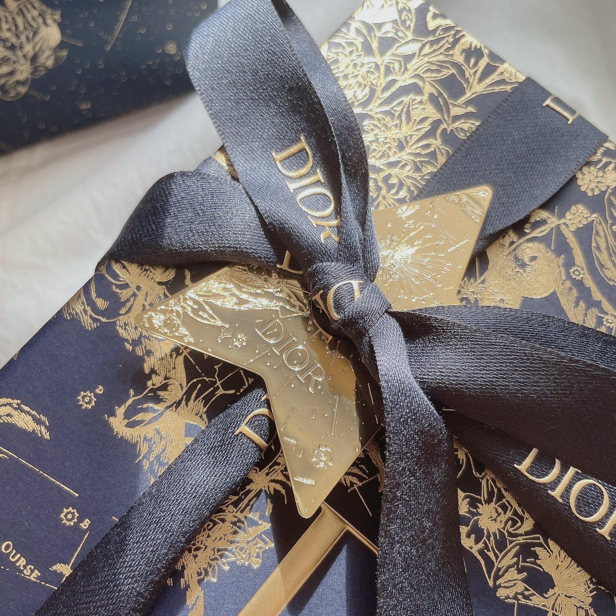 Dior ショッパー 花柄 金色タグ付き　空箱 Dior - ディオール 花柄 ショッパーの通販 by ジャスミンshop