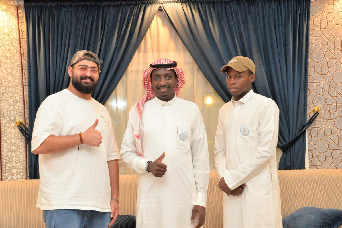 salluh_8's tweet photo. #مبادرون
الحمدلله على التمام والكمال لنجاح تغطيتنا الإعلامية لملتقى مبادرون الأول بحضور شخصيات مرموقة من المهتمين بالقطاع غير الربحي على مستوى مناطق المملكة سعيد باختياري نائب المشرف الإعلامي لهذا الملتقى كل الشكر لكل من ساهم وشارك في انجاح الملتقى
"متطوعين للخير..متعاونين للغير" https://t.co/MigmFc9O3z