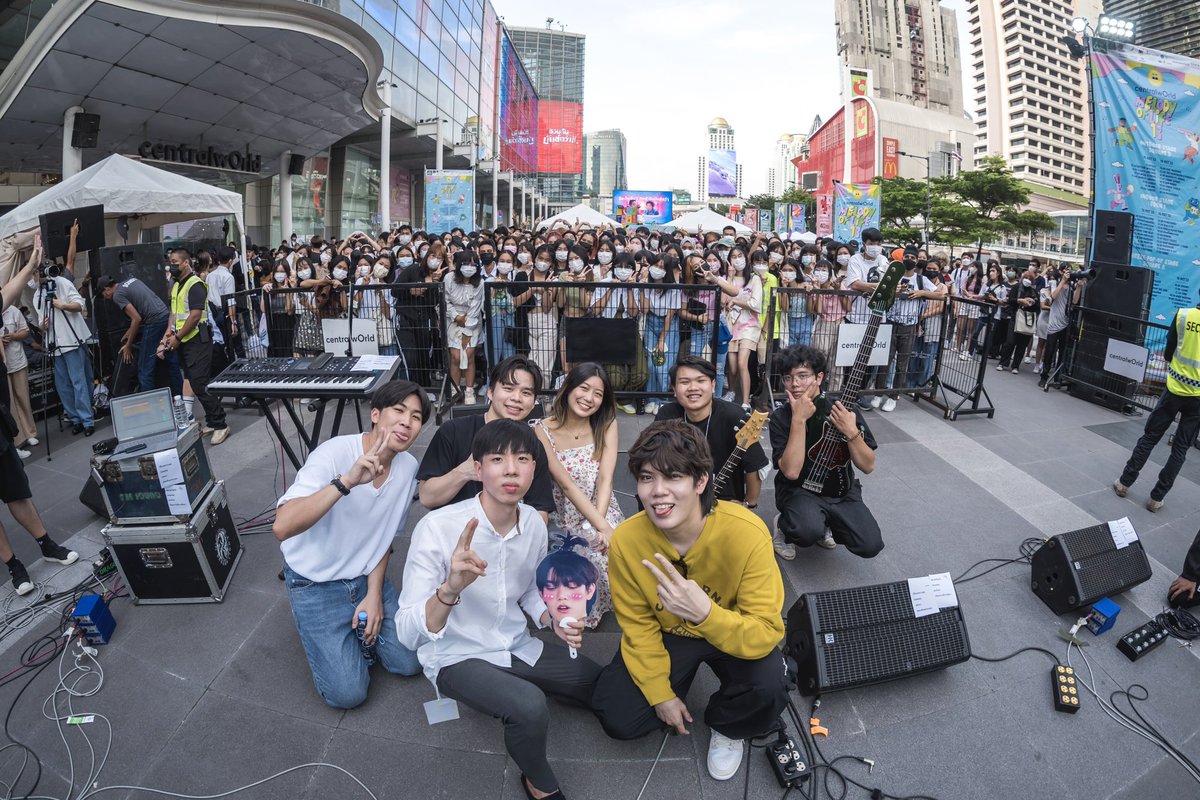 babepoom's tweet photo. เก็บตกจากงาน Melody Of Life Music Festival ศุกร์ที่แล้ว ขอบคุณทุกคนนะครับ ได้เล่นเปิดงานครั้งแรกเลย เอนจอยมาก มีใครอยู่ในรูปนี้มั่งมั้ยครับ 👶🏻💙

#MelodyOfLife13 #MOL13
#BABEPOOM https://t.co/UGmC7awkic