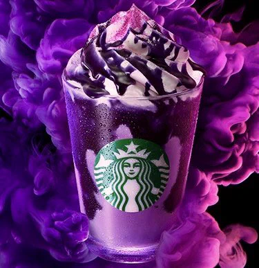 【新発売】ハロウィンパープルが不気味…？スタバの紫芋フラペチーノ。