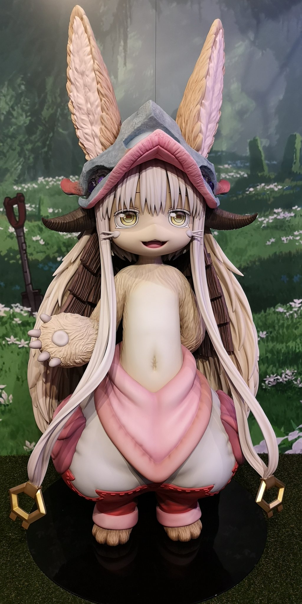 アニメ メイドインアビス 公式 7分の１サイズのナナチ も可愛いけど ちょっと物足りない そんな方には 等身大ナナチ もあります ナナチ 1 1スケール 等身大フィギュア 484 000 税込 10月31日まで受注しています