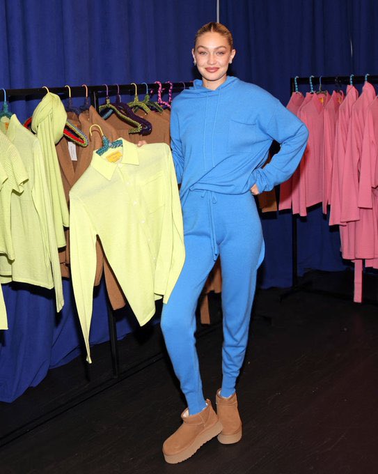 bghadidarchive's tweet photo. gigi hadid at guest in residence store in new york https://t.co/L8tnjcuFOp