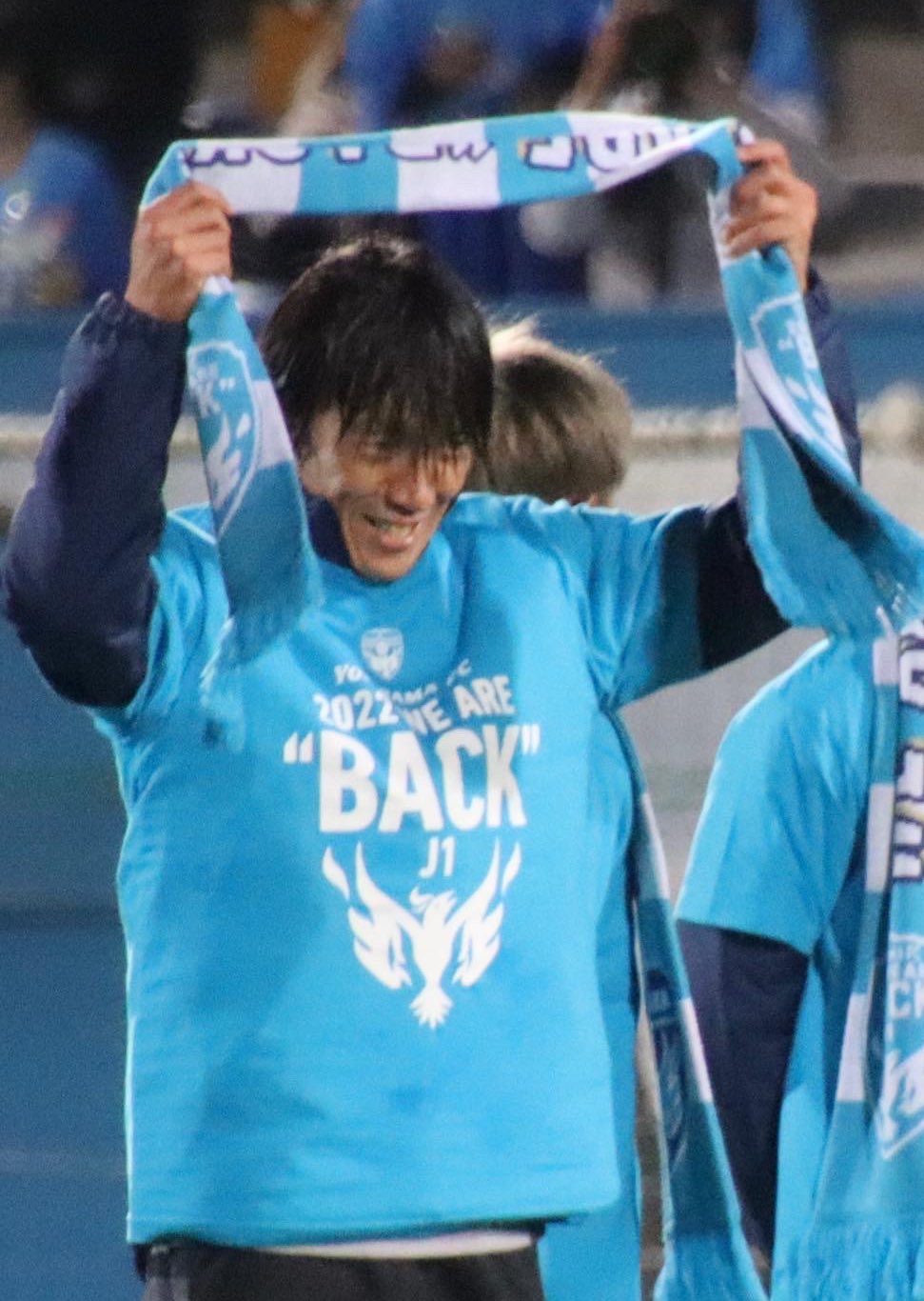 こば プレーは魅力あるし 俊さんレジェンドなのにファンサの時とか凄く気さくなんだよね 激しいスポーツだし 怪我や年齢考えたらやはりね なんか時代が終わるみたいで寂しいね Yokohamafc 中村俊輔 T Co Tha6mve6si Twitter