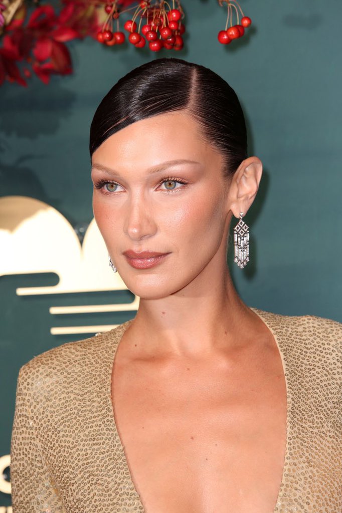 bghadidarchive's tweet photo. bella hadid at golden heart awards https://t.co/JIIPSgzp37