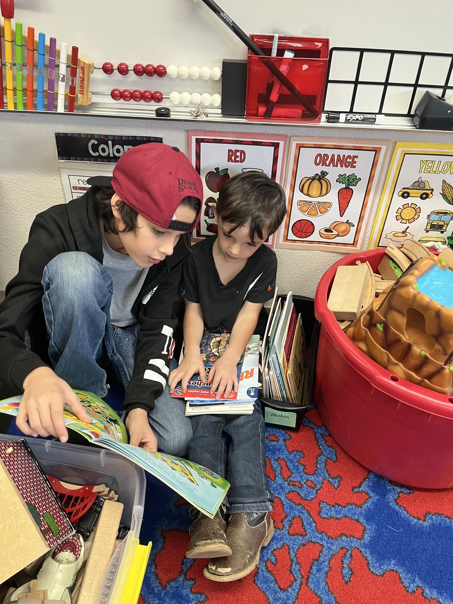 SaglePrincipal's tweet photo. Buddy reading ❤️ https://t.co/WLesgJA0hE