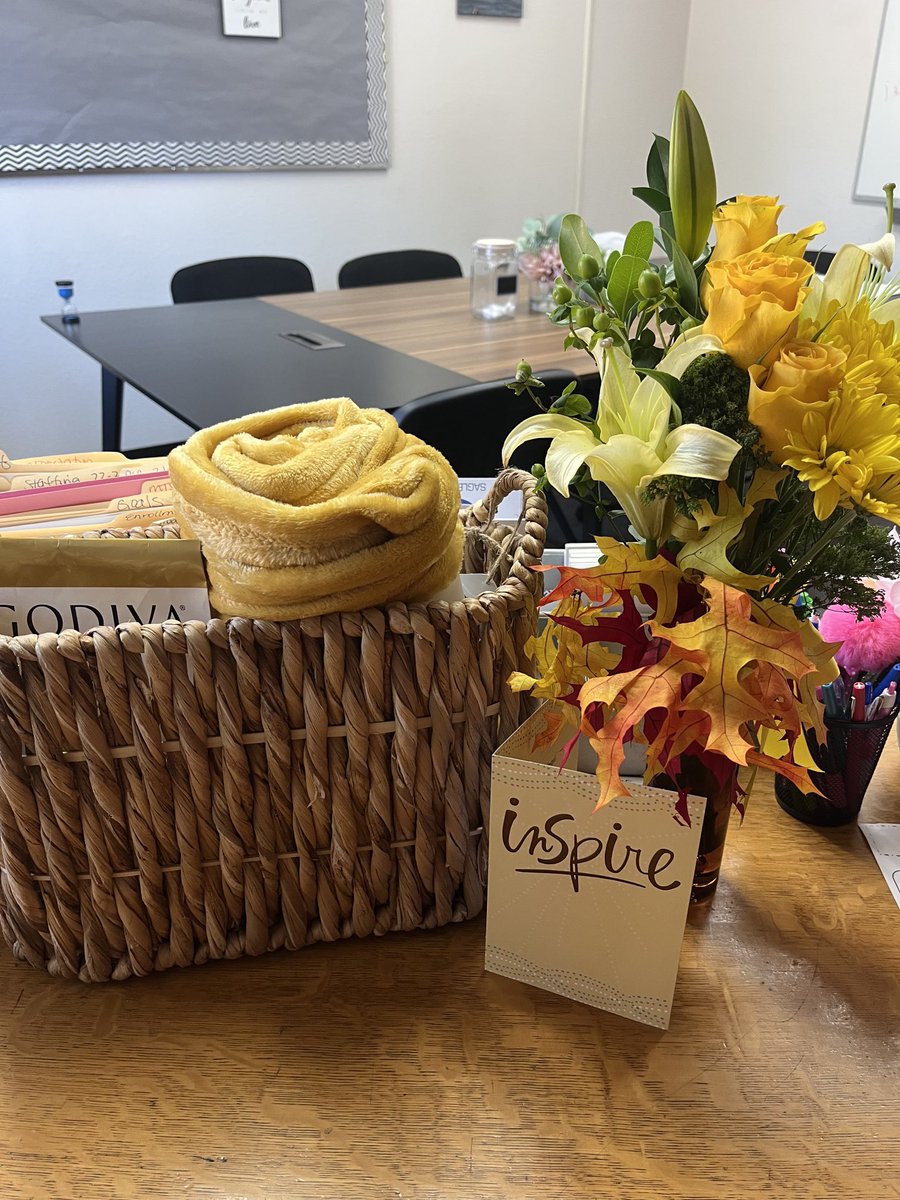 SaglePrincipal's tweet photo. I work with the sweetest people ever!!! https://t.co/6ZpOyqveXG