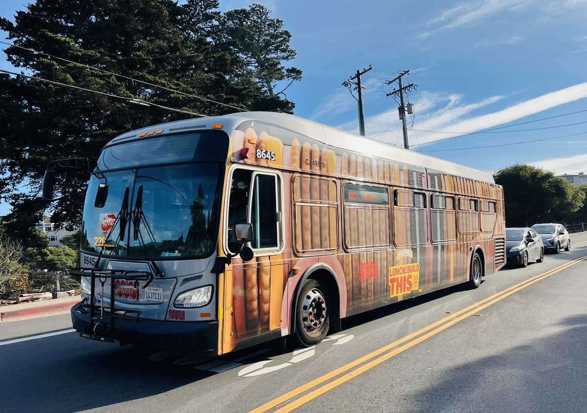 hknightsf's tweet photo. Cute dogs, beautiful scenery and a Lunchabus spotted on San Francisco’s gorgeous Crosstown Trail. #AllOutSF #TotalSF https://t.co/FkvRgqXxN1