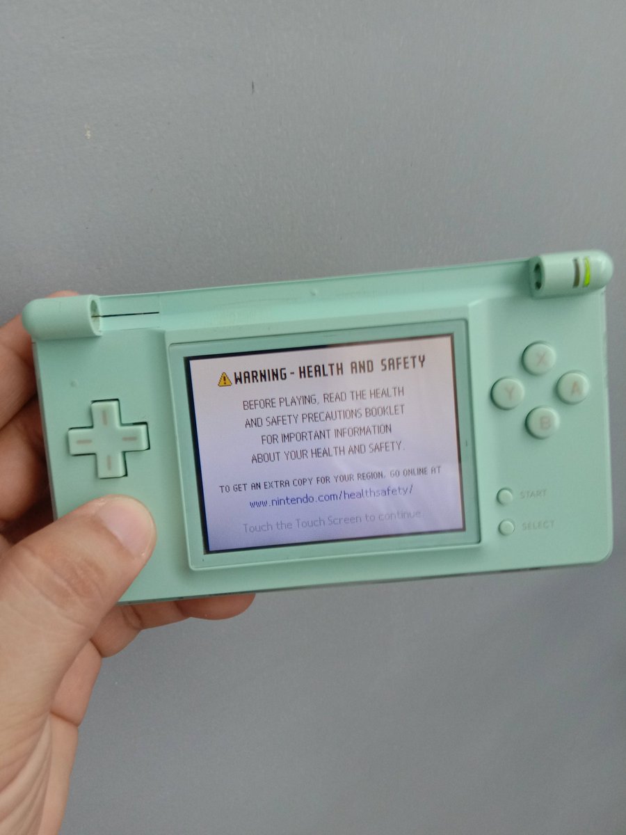 eliteONEYT's tweet photo. Defective Nintendo DS Lite to Gameboy Macro MOD. #GameboyMacro #Gameboy #Nintendo #RetroConsole #RetroGame #RetroGaming https://t.co/Ycevz0ycMM
