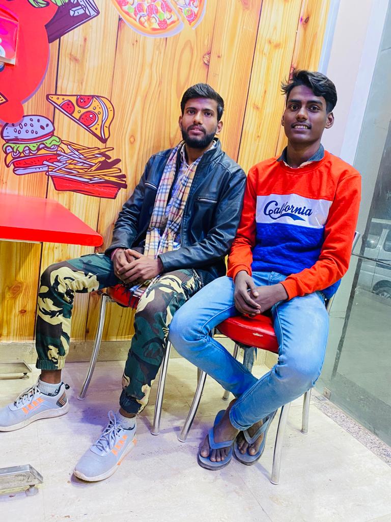 AvengerArjun3's tweet photo. राष्ट्रवादि बड़े भाई रूपेश पांडेय जी को जन्मदिन हार्दिक शुभकामनाएँ एवं बधाई|💐
बाबा भोलेनाथ की कृपा आप पर सदैव बनी रहे|🙏 🚩
@rupesh_pandit20 https://t.co/8WiV0SZm6N