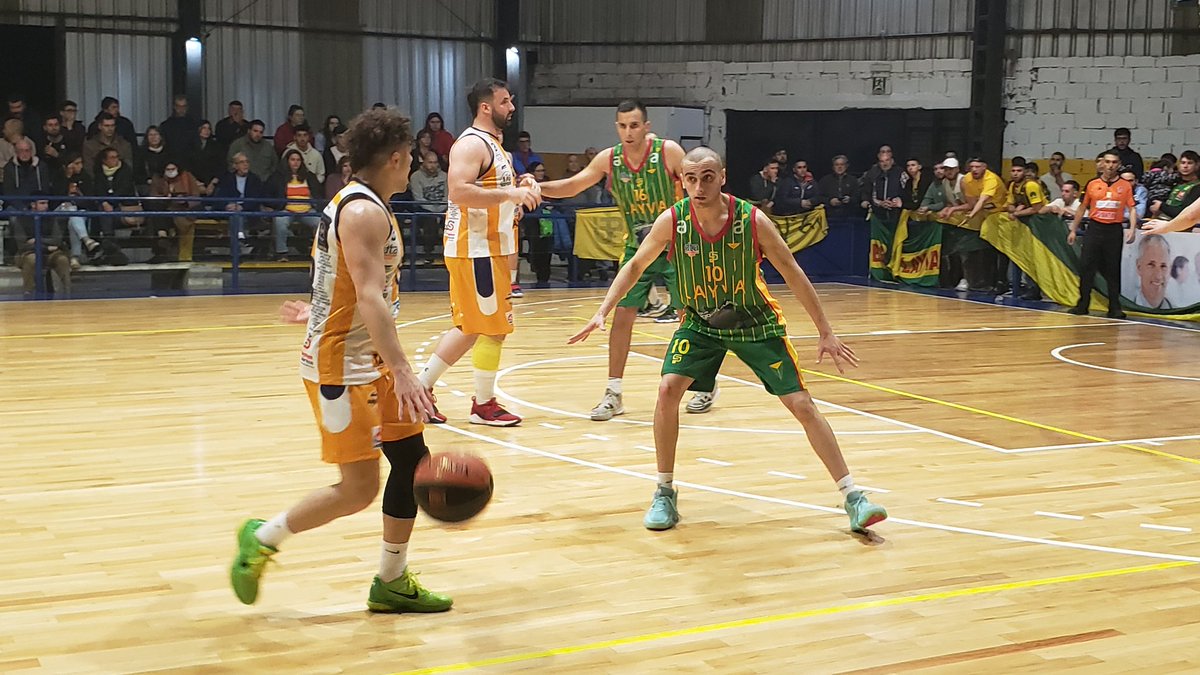 BasquetTotal's tweet photo. #DTAxBT | SE ADELANTÓ SAN VALENTÍN

Con un revulsivo Valentín López cuando peor lo pasaba el equipo, Auriblanco derrotó 71-60 a Layva y comenzó con el pie derecho esta DTA. Crónica de @SantiagoB23

👉 https://t.co/Y2kxLI2sp8 https://t.co/qqvVUKCBol