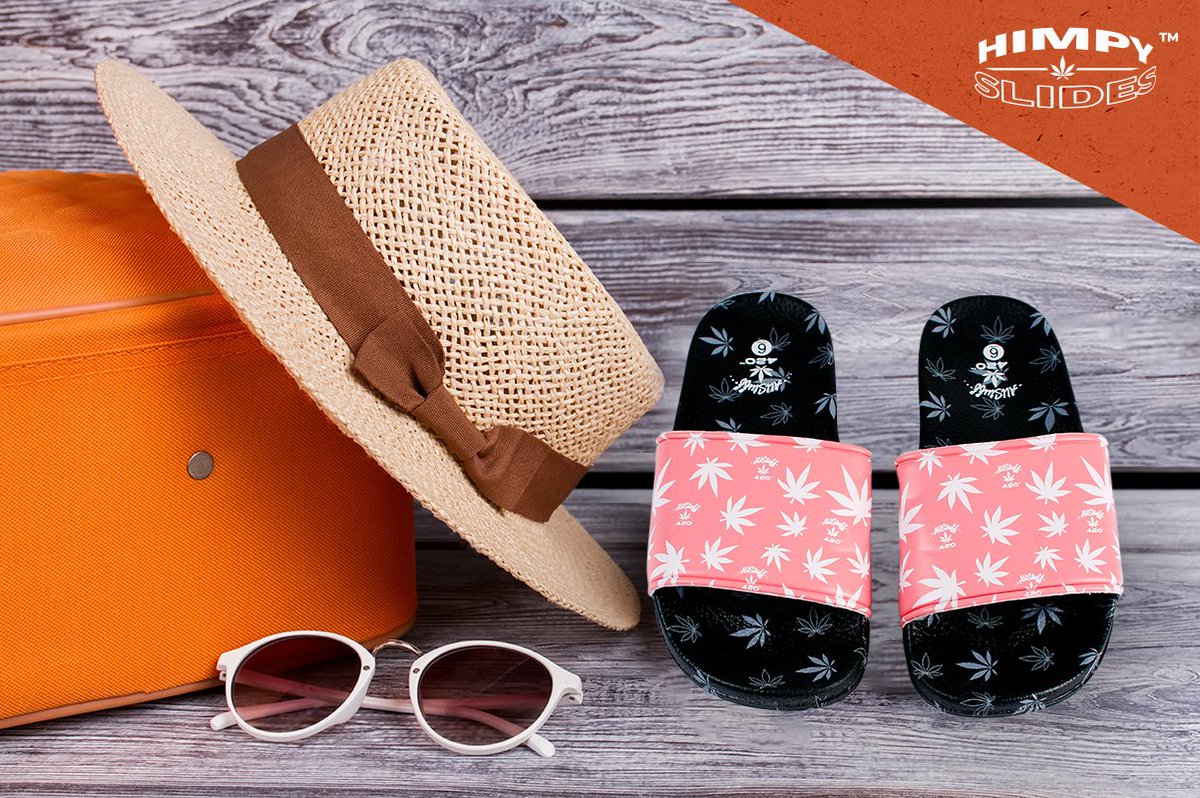 Bellabloom0513's tweet photo. Is it criminal to wear socks with sandals? #sandals #slidesandals @himpyslides  https://t.co/CO238bxHSo https://t.co/jUB0QwJ8cM