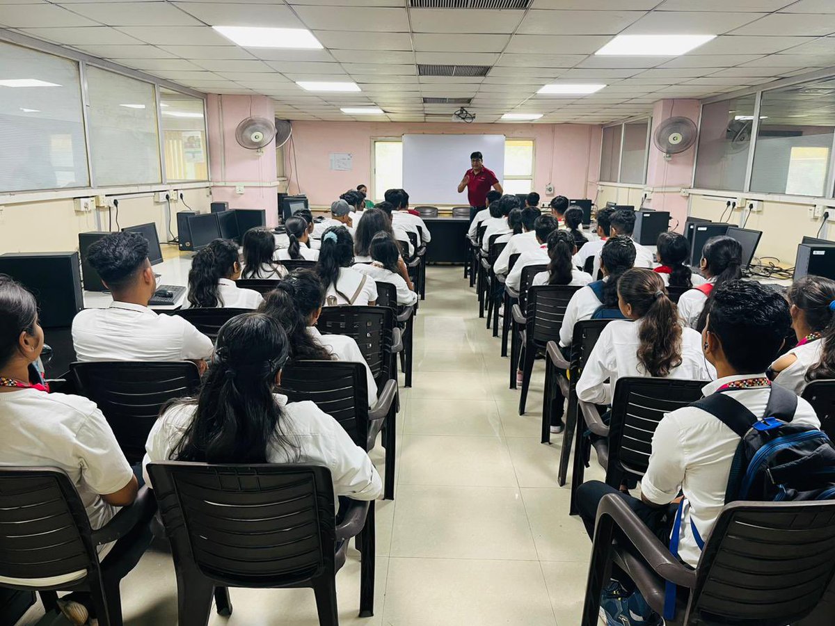 JNILindia's tweet photo. We had the pleasure of hosting some bright management students of Rungta University, Bhilai as part of their industrial visits.
The students got a comprehensive tour of the plant understanding each machine and the manufacturing process.
#JNIL #Studentvisits https://t.co/aoY2AtbHVe