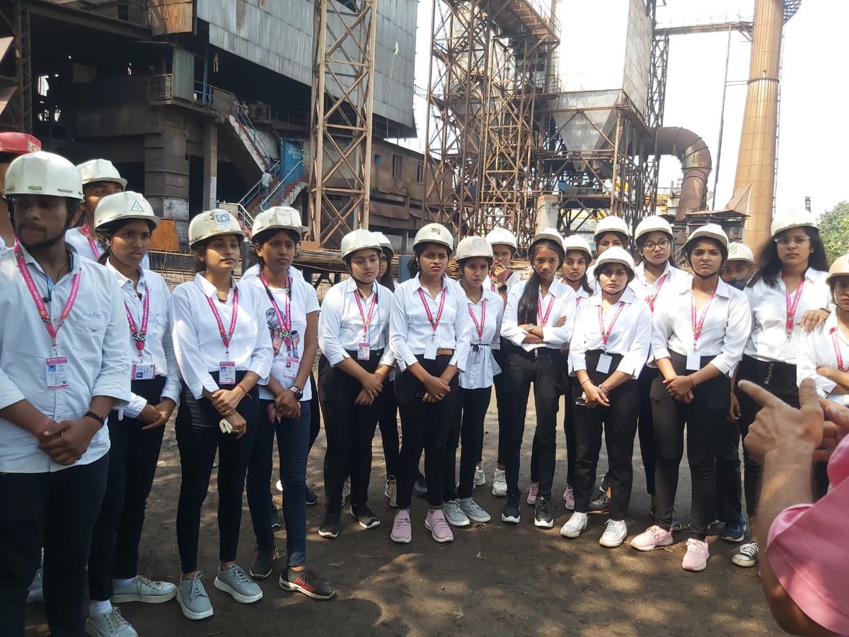 JNILindia's tweet photo. We had the pleasure of hosting some bright management students of Rungta University, Bhilai as part of their industrial visits.
The students got a comprehensive tour of the plant understanding each machine and the manufacturing process.
#JNIL #Studentvisits https://t.co/aoY2AtbHVe