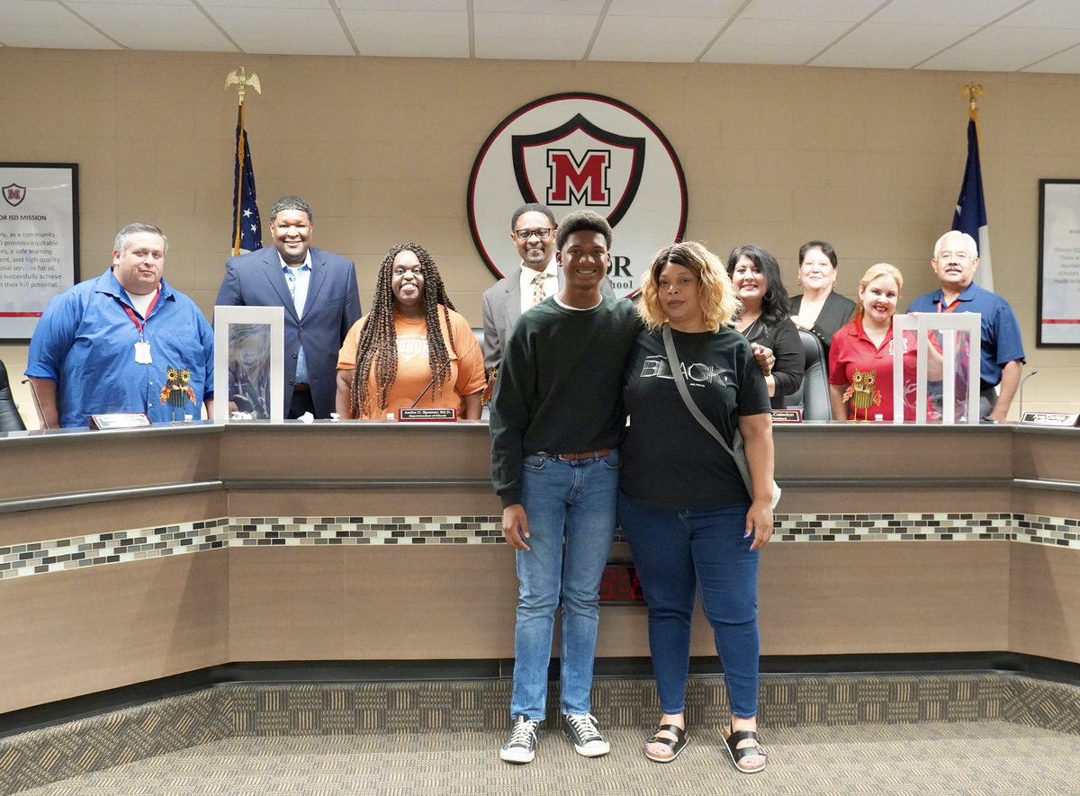 BOARD RECOGNITIONS (10/17): We want to highlight all of our October Recognitions!

⭐️October’22 Teachers of the Month

⭐️ Principal Recognition

⭐️ Outstanding Scholar Recognition

ManorISD.net/Trustees