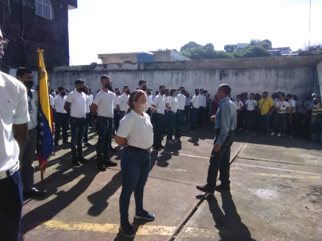 GCNucleoSucre's tweet photo. Hoy #17Oct2022|| El personal docente, administrativo, obrero, coordinadores y jefes de áreas de la @Ext_Carupano del @GCNucleoSucre dieron inicio a la apertura del período académico 2-2022, con una gran bienvenida a los alumnos nuevos ingresos del CINU de esta Casa de Estudio. https://t.co/bu3sERcO8i