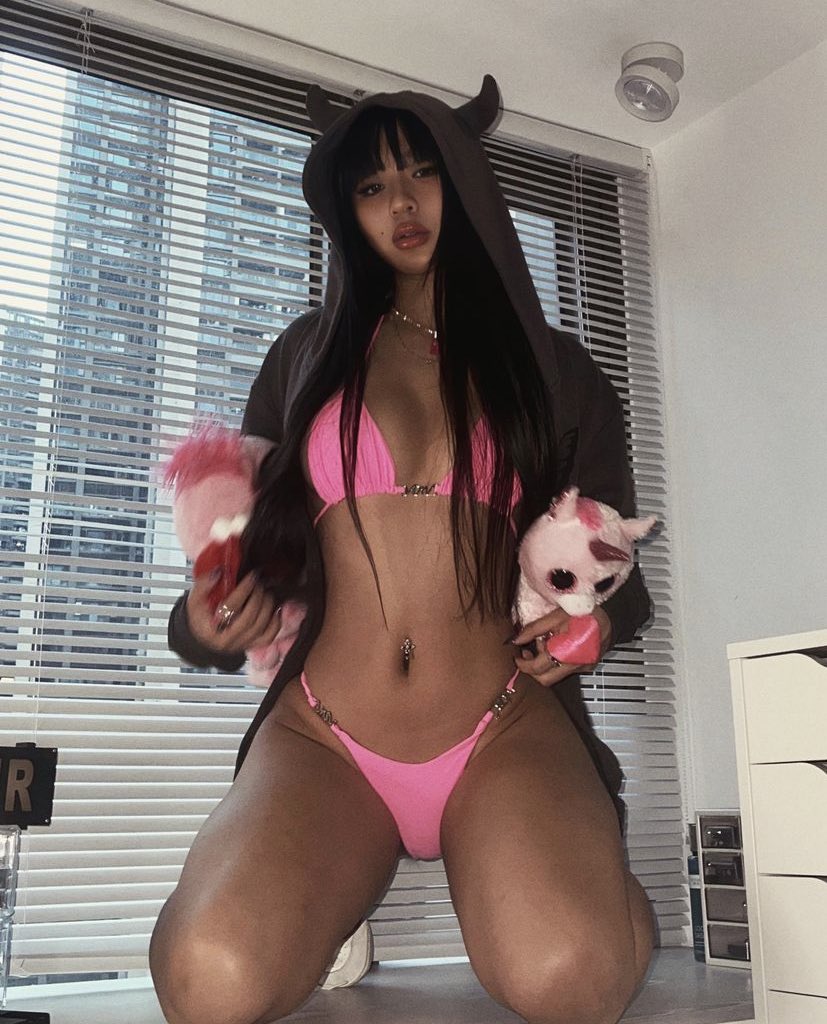 pretty lil bitch 🦄💗