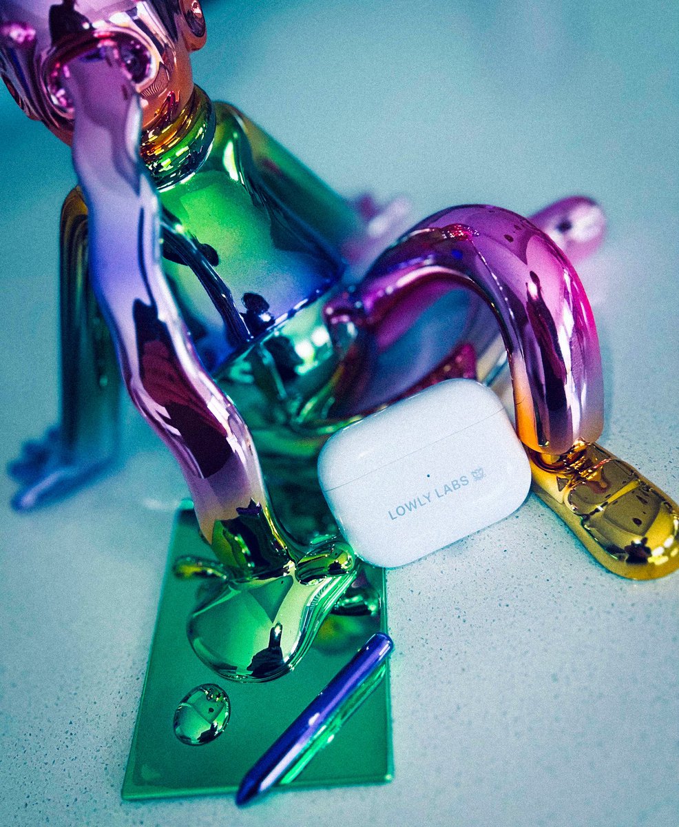 [ GIVEAWAY APPROVED: AirPods ]

We’re taking these custom AirPod Pros off our <a href="/doodles/">doodles</a> figurine &amp; giving them to someone who ↓

• Follows <a href="/lowlylabs/">LOWLY LABS</a> 
• Says 👋 in our Discord
• Retweets &amp; tags 2 frens 🥰

JOIN DISCORD HERE: 
→ discord.gg/X9T7xCcjqp

Ends in 72 hrs 🫡