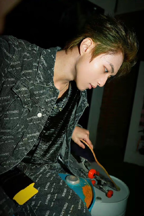 foryixuan's tweet photo. [221017]
Yixuan weibo update.

YIXUAN's JAW LINE!!!

(3/3)

#YIXUAN #KINGSTON #亿轩 https://t.co/kJN2jyvznT