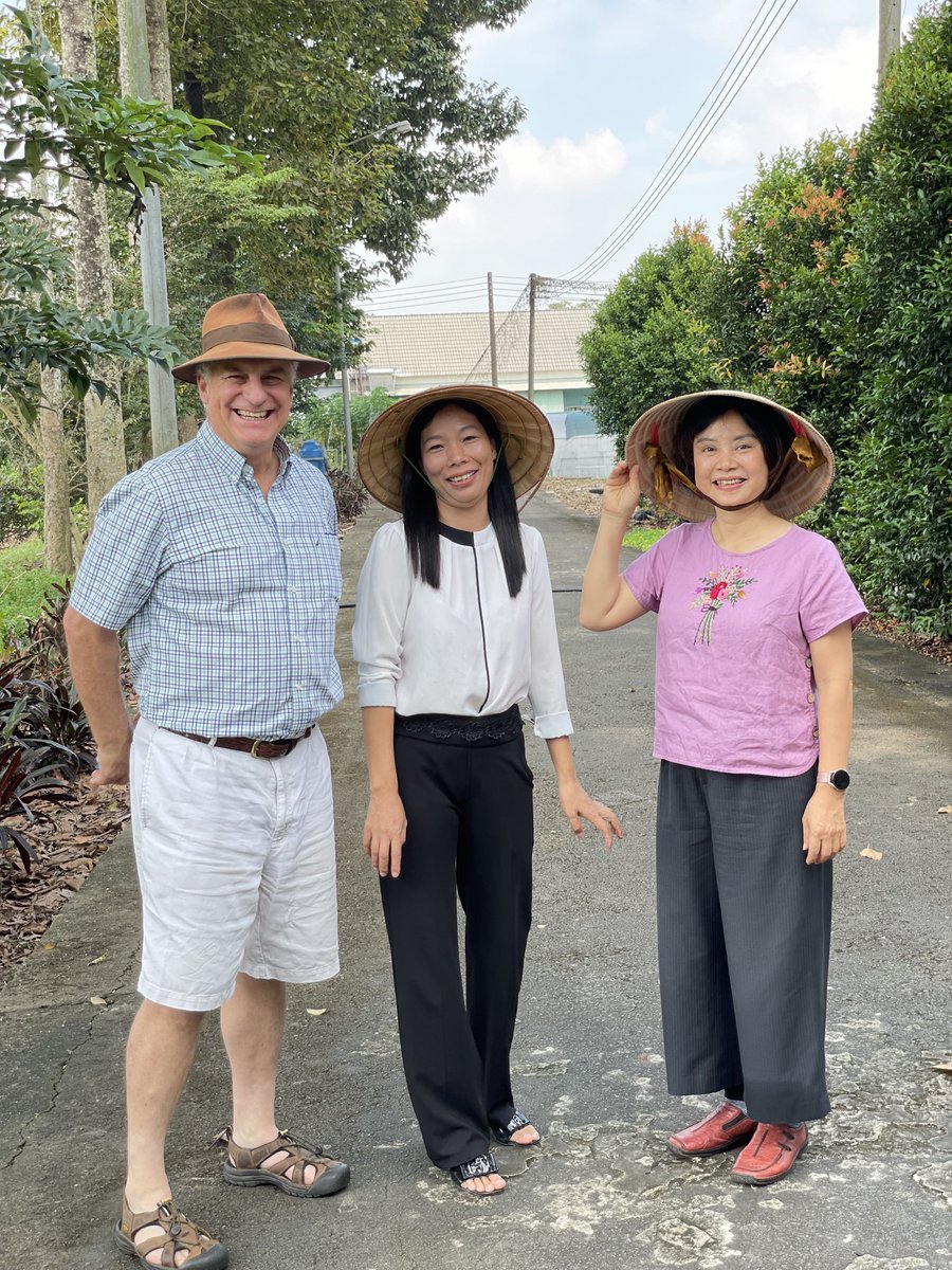 ACIARCEO's tweet photo. Great to join dynamic young research team from β¦@BiovIntCIAT_engβ© and Ministry of Ag & Rural Devt at Hung Loc research station, Dong Nai province π»π³. Working for more sustainable cassava systems supported by ACIAR π¦πΊ β¦@ayrestimβ© β¦@SenatorWongβ© β¦@AusAmbVNβ© https://t.co/BWdz6wHrEK